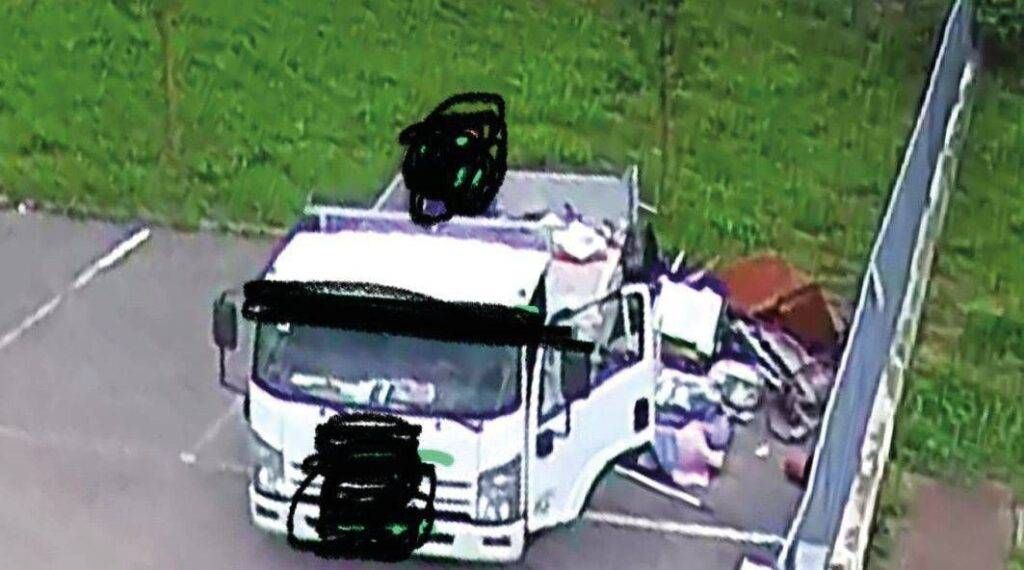 Senago, scarica un autocarro di rifiuti accanto alla piattaforma ecologica: denunciato Senago scarica rifiuti denunciato