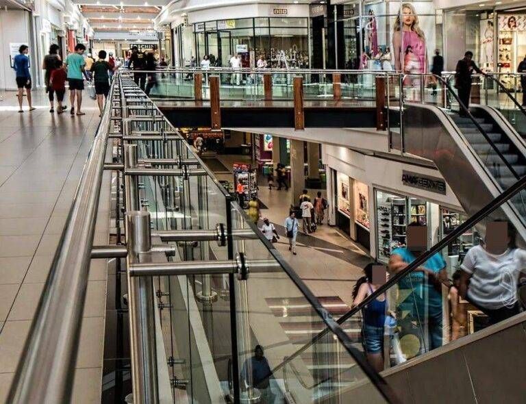 Finte sordomute al Centro commerciale di Arese, smascherate da padre e figlio Centro Commerciale Arese