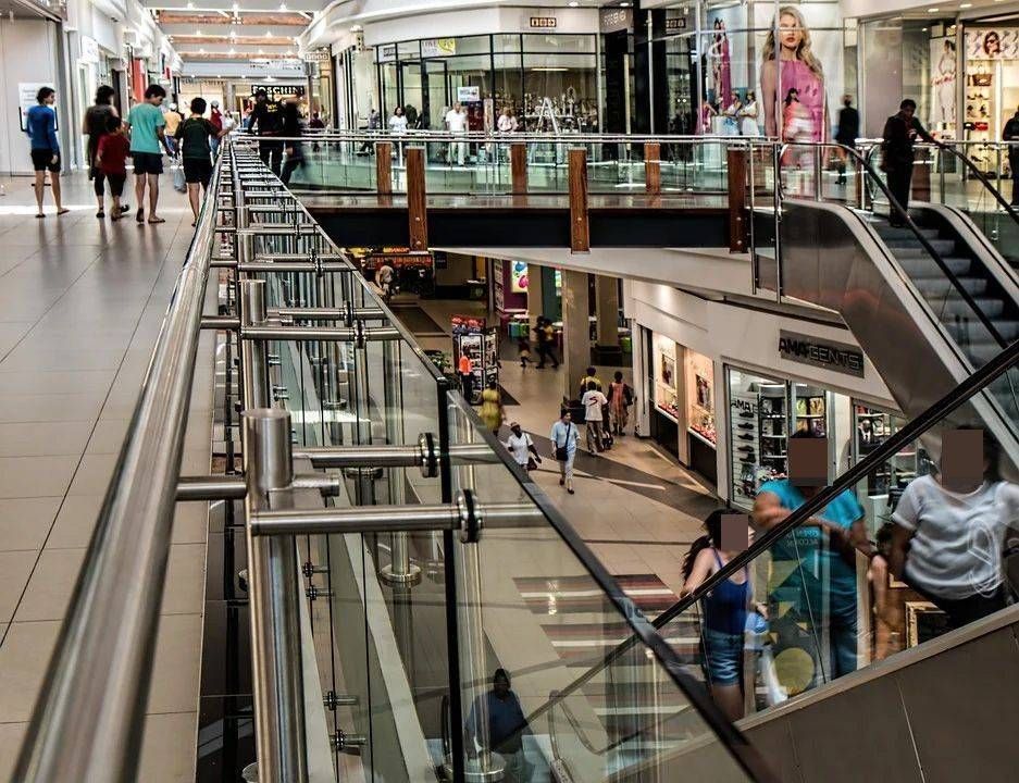 Finte sordomute al Centro commerciale di Arese, smascherate da padre e figlio Centro Commerciale Arese