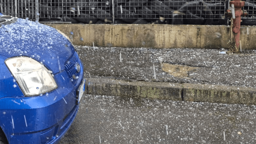 Temporale con grandine, pioggia mista neve: il meteo pazzo su Milano e la Brianza meteio neve grandine 1024x576