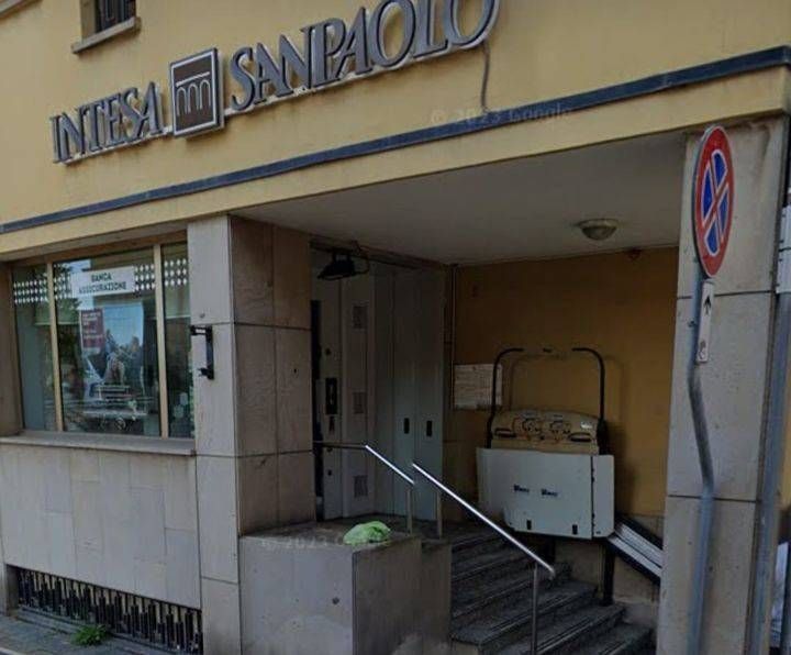 Cesate, principio d’incendio in banca ed evacuazione , 11 persone visitate dai sanitari Banca Cesate incendio