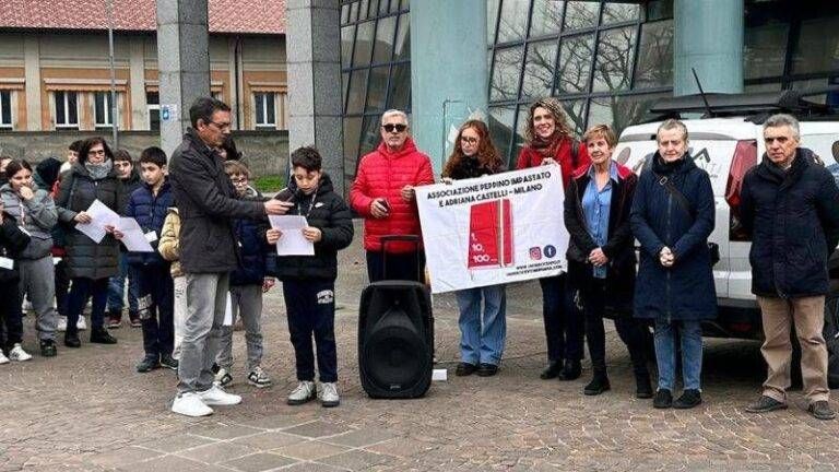 Bollate, l’Istituto Rosmini e l’Amministrazione in piazza, contro le mafie Bollate istituto piazza mafie