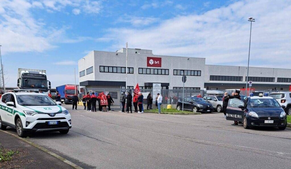 Origgio, scioperano gli autisti della Bartolini Immagine WhatsApp 2025 03 26 ore 11.25.36 fce6d51d 1024x593
