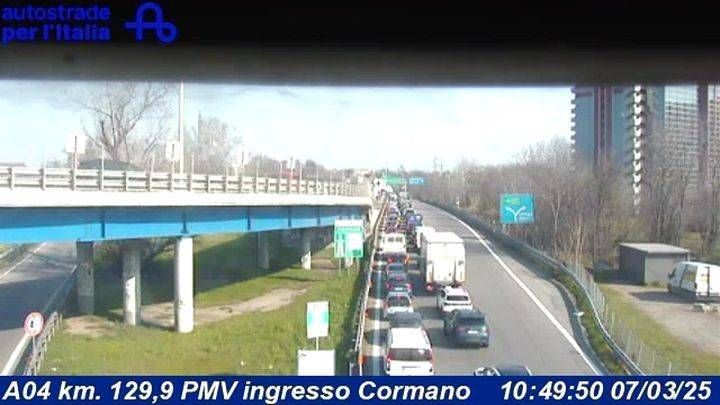 Grave incidente in autostrada tra Cormano e Sesto, 8 feriti, anche due bambine, traffico in tilt incidente autostrada Cormano