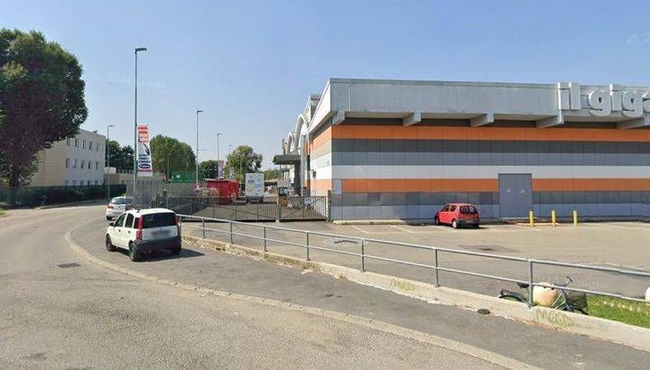 Incidente a Senago, pedone investito davanti al supermercato senago pedone investito