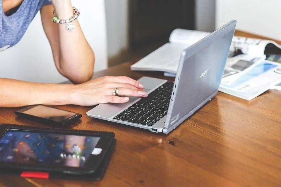 La nuova “truffa del curriculum” ha colpito anche a Novate nuova truffa curriculum Novate