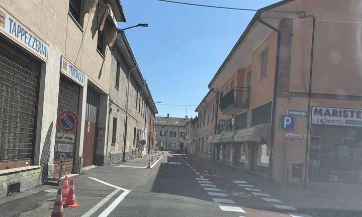 Parcheggi “elastico” a Solaro: prima ristretti, poi ri-allargati Solaro parcheggi elastico