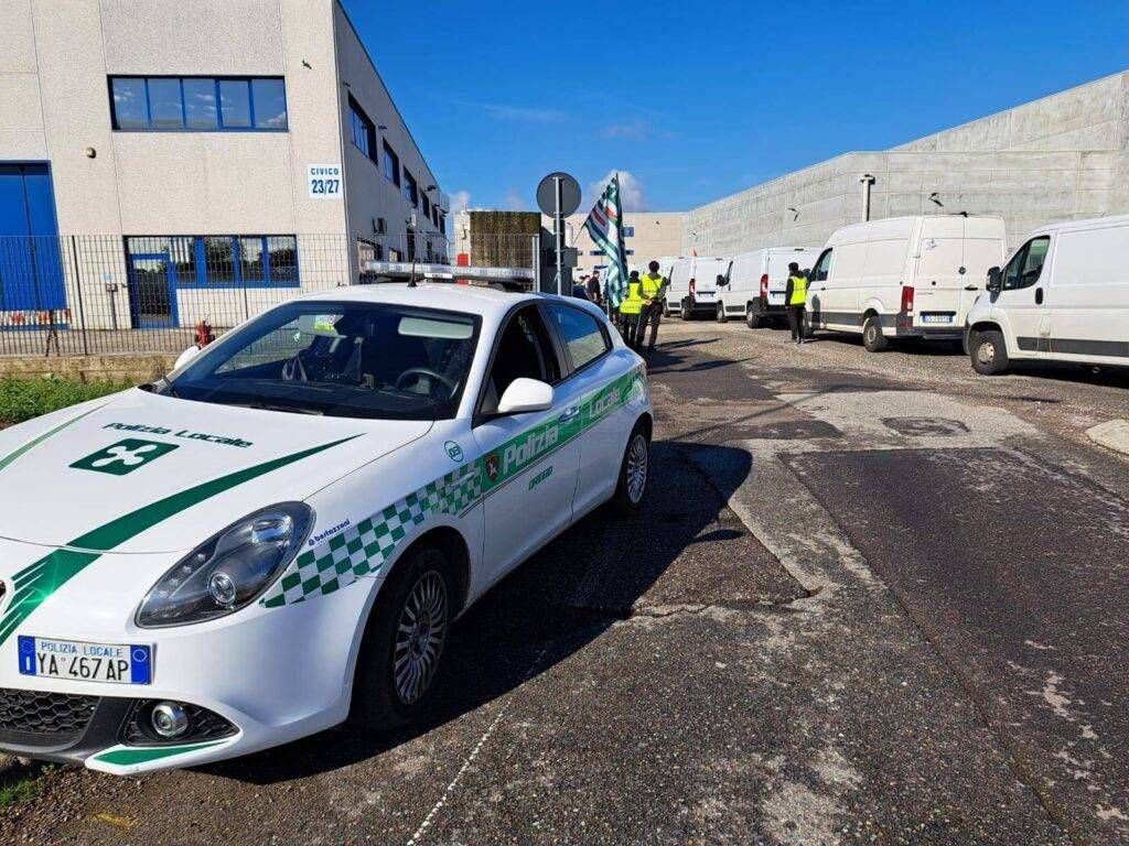 Origgio, sciopero al centro logistico di Amazon Immagine WhatsApp 2025 04 18 ore 09.39.00 24a2f572 1024x768