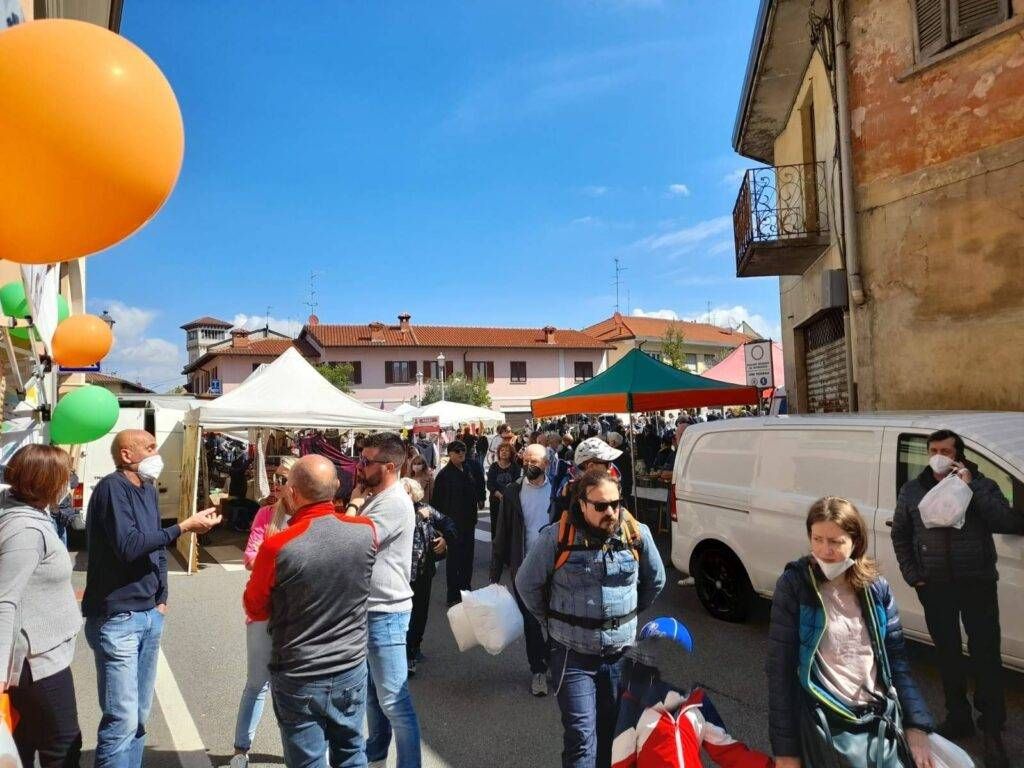 Origgio, gli acquisti online mandano in crisi la Fiera del 25 Aprile Origgio Fiera 25 aprile Liberazione 1 1024x768