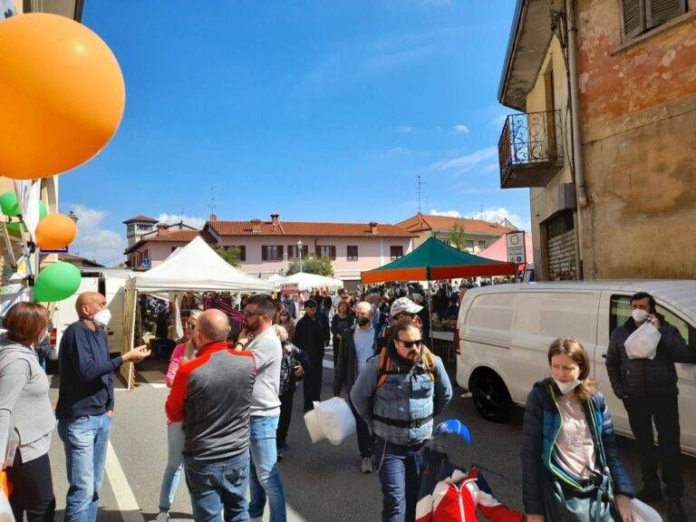 Origgio, gli acquisti online mandano in crisi la Fiera del 25 Aprile Origgio Fiera 25 aprile Liberazione 1 768x576