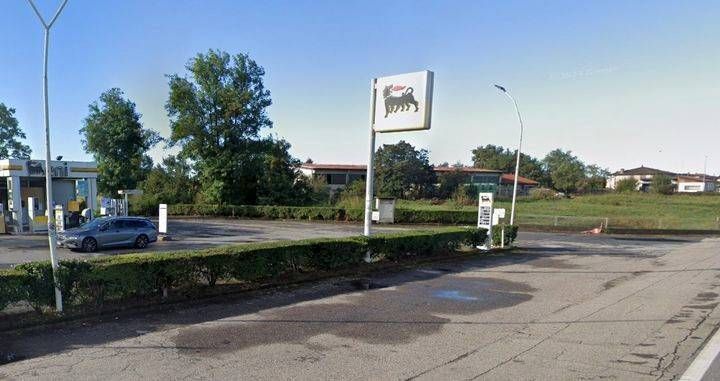 Solaro, anziano derubato del bancomat nell’area di servizio, via 1500 euro solaro anziano raggiro bancomat