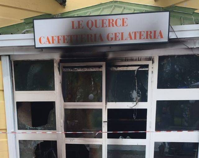 Garbagnate, incendio di notte al chiosco del Parco, ipotesi atto doloso Garbagnate incendio Querce