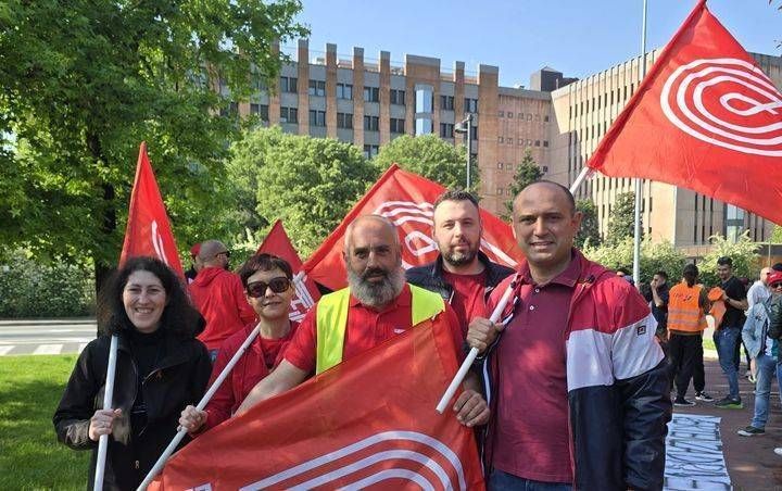 Esselunga, sciopero driver da 11 giorni, presidio alla sede centrale di Pioltello esselunga sciopero