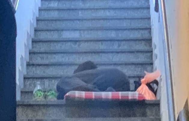 Senzatetto, tossici e molestatori: a Caronno arrivano i Daspo urbani senzatetto 1