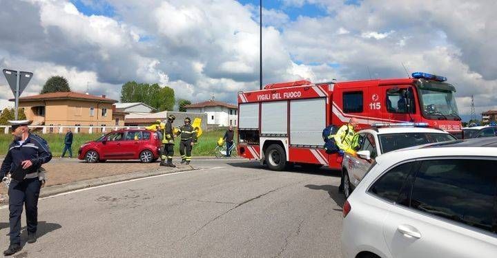 Solaro, incidente tra auto e ciclomotore sulla Saronno-Monza, scende l’elicottero, uomo in codice rosso Solaro incidente Saronno-Monza