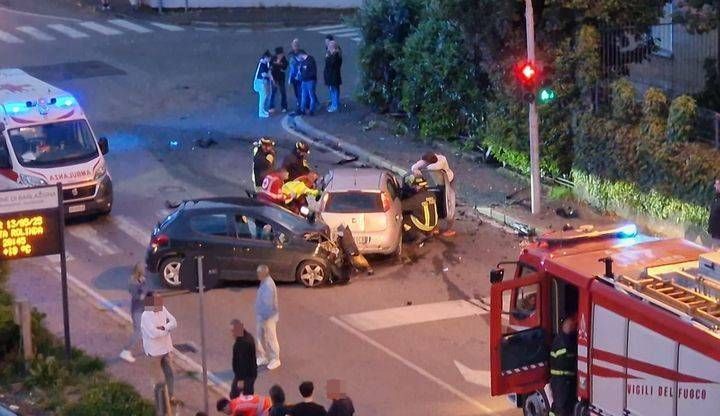 Schianto all’incrocio di Barlassina, due uomini in codice giallo incidente Barlassina incrocio