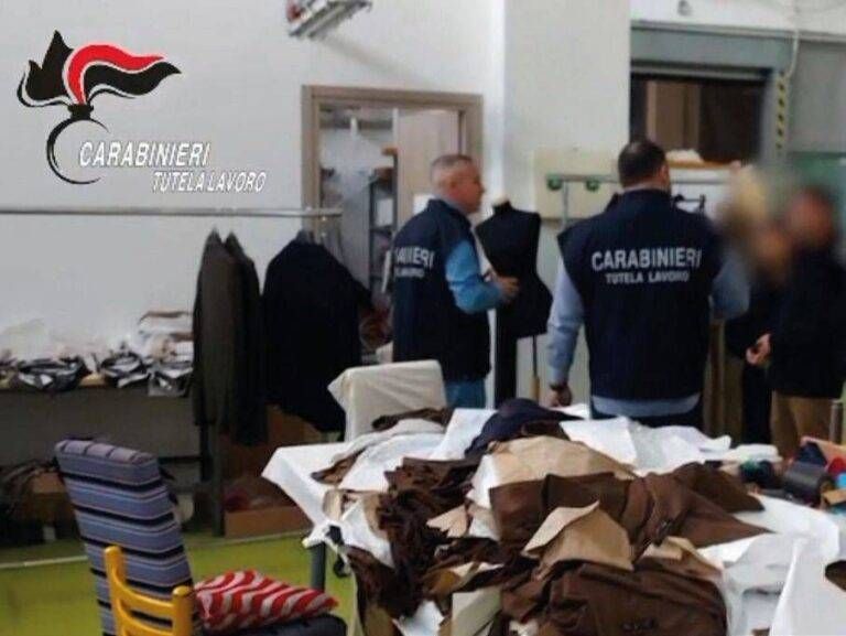 Fabbrica-dormitorio a Baranzate, 90 ore di lavoro alla settimana a 4 euro all’ora e botte a chi chiedeva arretrati Blitz fabbrica dormitorio Baranzate