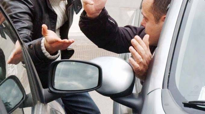 Bollate, tenta la truffa dello specchietto, ma… Bollate tenta truffa specchietto