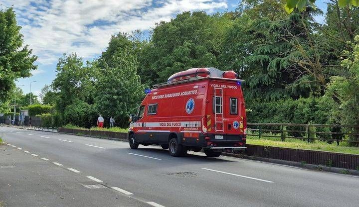 Cane nel Seveso a Cormano, intervento dei Vigili del fuoco Vigili fuoco Cormano ricerca cane