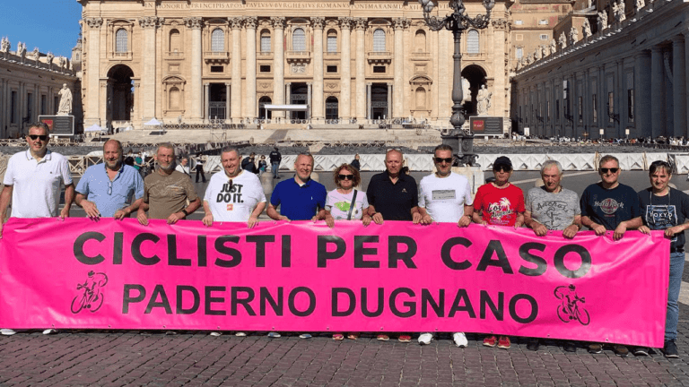 Paderno, Papa Leone XIV saluta i Ciclisti per caso: il gruppo partito da Cassina Amata ciclisti paderno papa 768x432