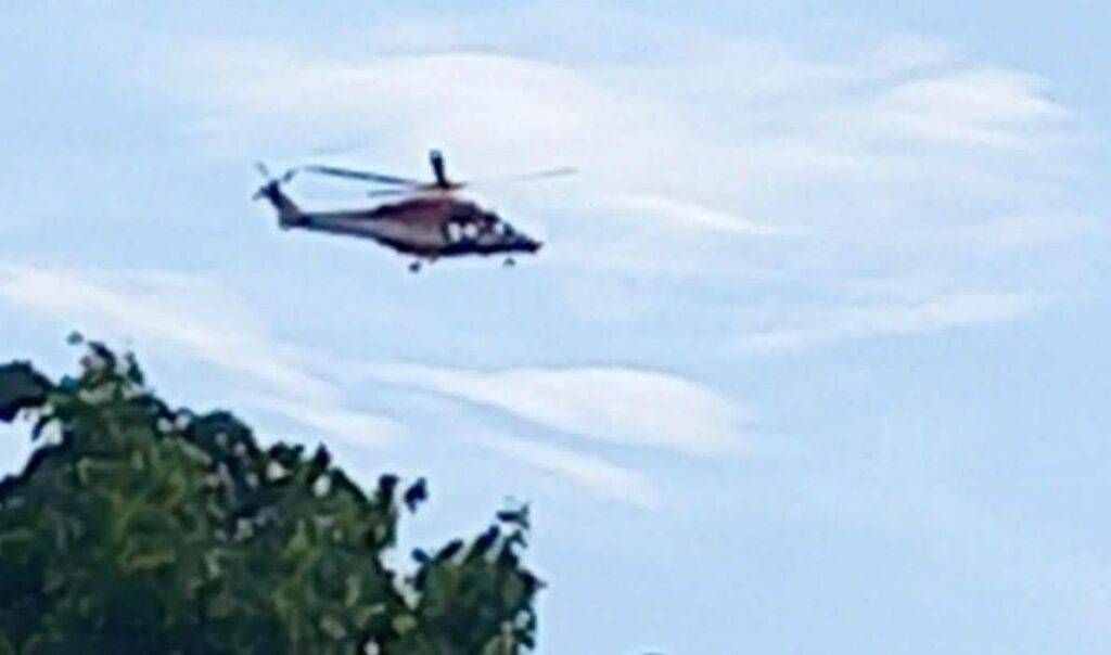 Elicottero in volo da un’ora su Bollate: cosa sta succedendo? elicottero bollate