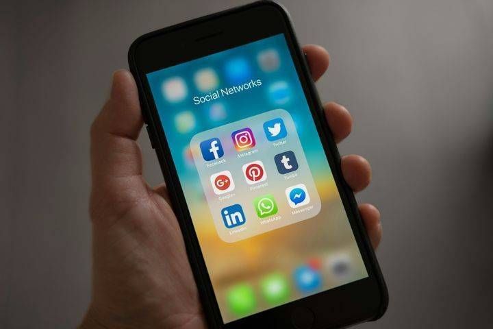 Dati personali in pasto all’intelligenza artificiale di Facebook e Instagram: oggi ultimo giorno per opporsi facebook instagram AI