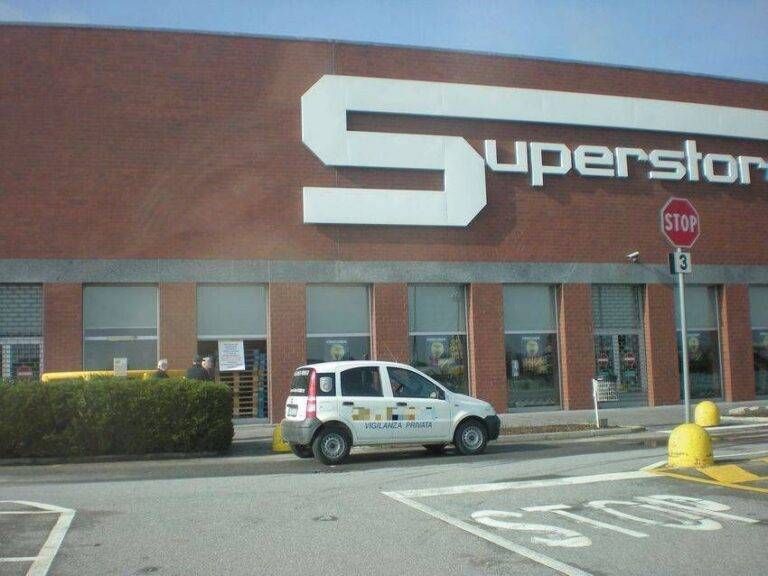 Baranzate, furto da 800 euro all’Esselunga: arrestato Baranzate furto Esselunga arrestato