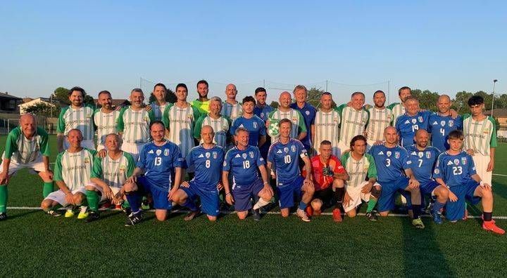 Lazzate, sfida a calcio tra politici lombardi e sindaci, in vista un evento a sostegno di Insieme per Fily calcio politici sindaci lazzate