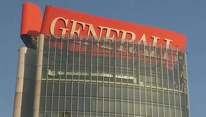 Milano, insegna pericolante sul grattacielo Generali; chiusa la fermata M5 Tre torri | VIDEO Generali