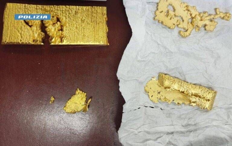 Nascondeva oro nei capelli per rubarlo, scoperto dalla Polizia oro capelli rho
