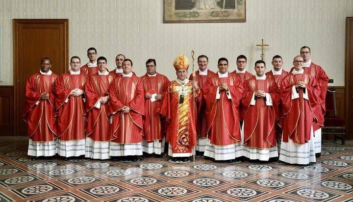 Don Claudio da Novate Milanese tra gli 11 nuovi preti ordinati oggi in Duomo dall’arcivescovo Delpini preti milano delpini