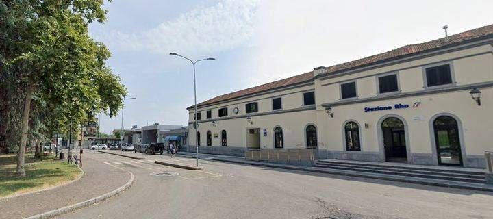 Strappa il cellulare dalle mani di una donna davanti alla stazione di Rho, arrestato Stazione Rho cellulare