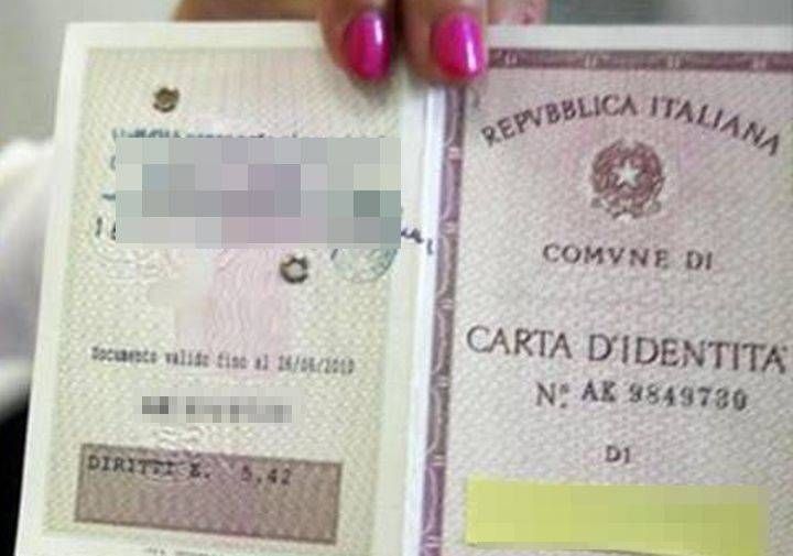 Carta d’identità cartacea, non sarà più valida per l’espatrio, ecco cosa fare carta identità cartacea