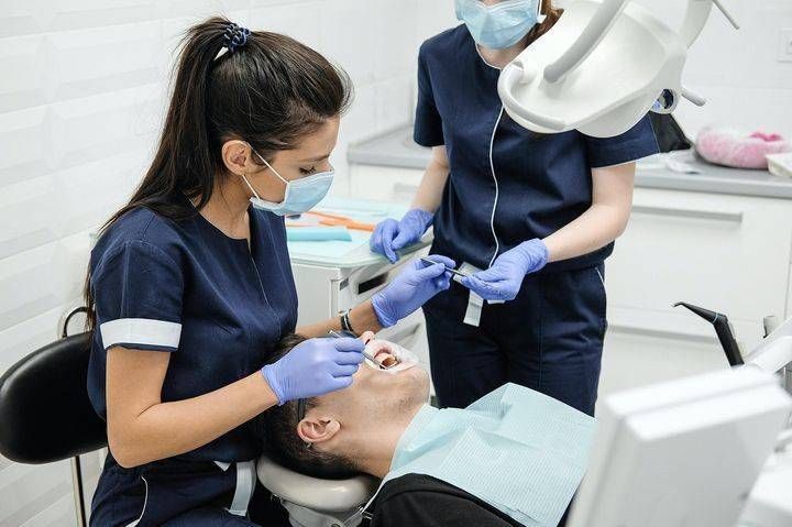 I dentisti sono cari? Cosa sapere su preventivi e sugli interventi più comuni cure dentali dentista