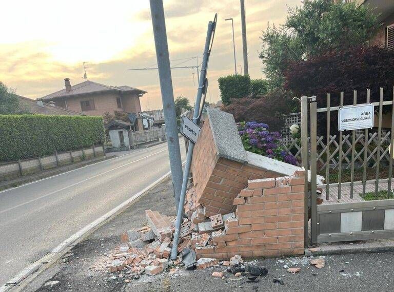 Incidente a Uboldo, auto si schianta contro una cinta incidente 768x570