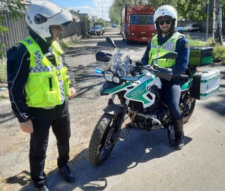 Origgio, vaga in strada con il camice da paziente: era fuggito dall’ospedale di Saronno Origgio uomo strada camicve