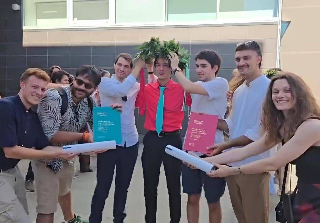 Due lauree in 6 ore al Politecnico di Milano, il record di Alessandro, 23 anni di Bolzano Alessandro Pippa lauree politecnico Milano