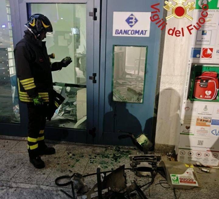 Rovello Porro, esplosione in pieno centro per tentare l’assalto al Bancomat Esplosione Rovello Porro bancomat