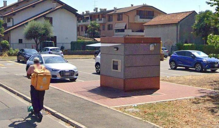 Due minorenni aggrediti in strada a Caronno, rubati cellulare e contanti Caronno rapina giovani