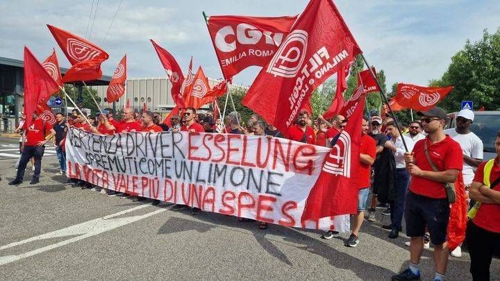 Sovraccarichi e consegne al piano, nuovo sciopero dei driver Esselunga per la spesa a casa esselunga sciopero driver consegna