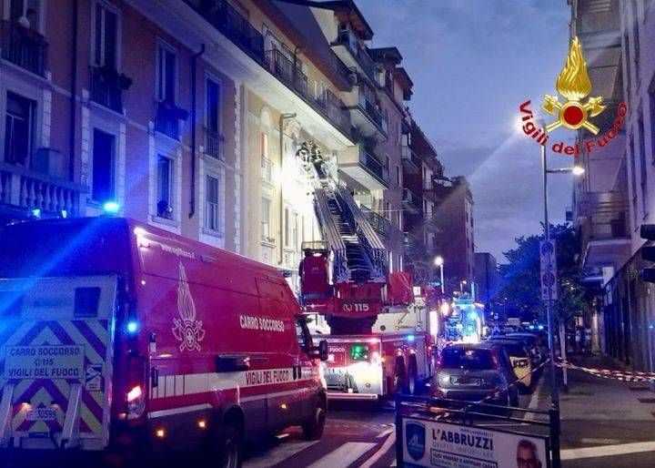 Incendio di notte in un condominio, persona trovata morta in casa a Sesto San Giovanni incendio notte condominio sesto