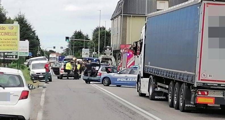Incidente a Uboldo, grave 71enne travolto da furgone dei rifiuti incidente uboldo elicottero varese