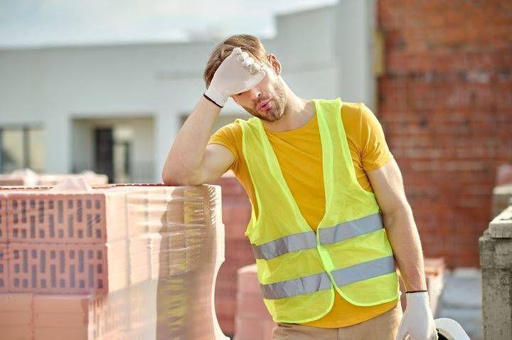 Ordinanza Fontana: vietato lavorare all’aperto tra le 12,30 e le 16 in tutta la Lombardia con rischio calore “alto” ordinanza caldo lavoro