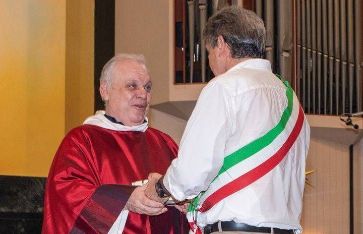 Rovello Porro, all’avvio della Festa della Madonna del Carmine, il vicario annuncia le dimissioni del parroco Rovello Porro don Fabio Molteni