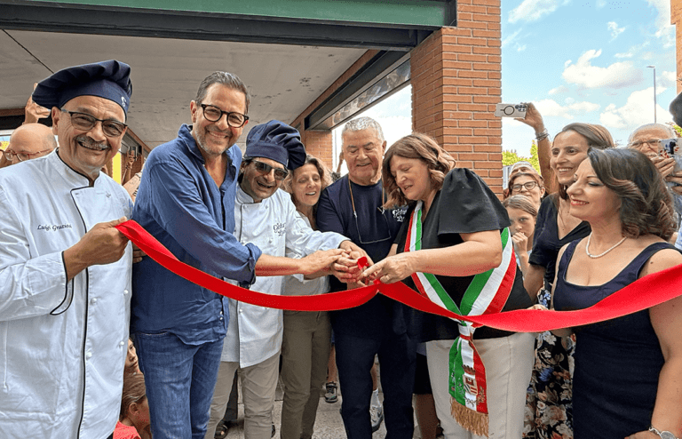 Paderno, aperta la gelateria sociale: “Vogliamo essere risorsa, benessere e relazioni” gelateria sociale paderno 768x494