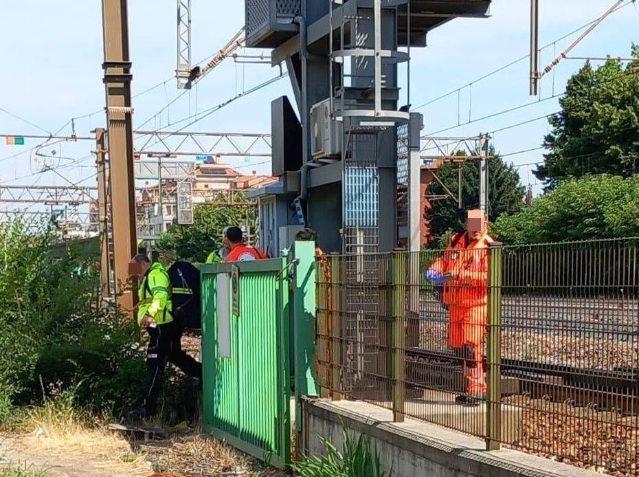Morto investito dal treno in stazione a Novate Milanese, circolazione sospesa tra Milano e Saronno Morto Novate Milanese Ferrovia