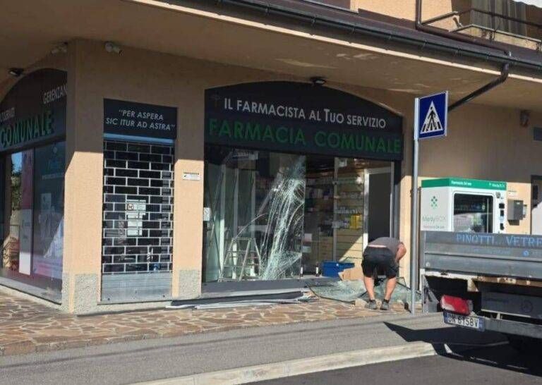 Spaccata alla Farmacia comunale di Gerenzano Immagine WhatsApp 2025 08 03 ore 12.46.11 e45299ef 768x546