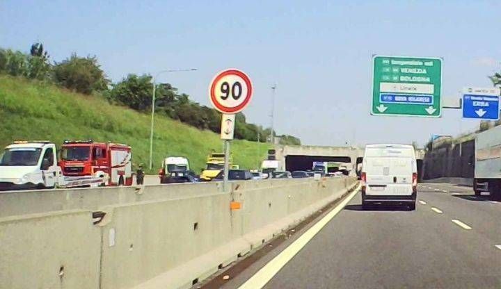 Incidente in Tangenziale Nord, 3 feriti e lunghe code tra Paderno e la Milano-Meda | VIDEO incidente tangenziale nord
