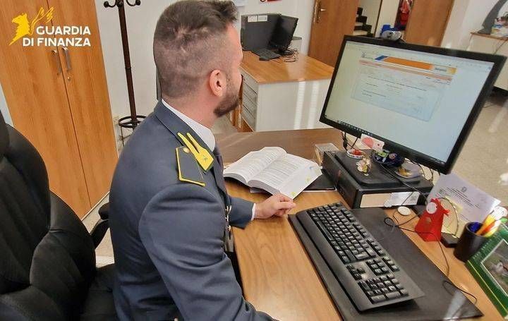 Vendeva online orologi di lusso inesistenti, scoperto e denunciato un 27enne di Cantù orologi online vendita