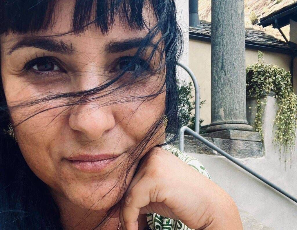 Libri da portare in vacanza, i consigli della scrittrice bollatese Sara Calzavacca Sara Calzavacca 2025 1024x793
